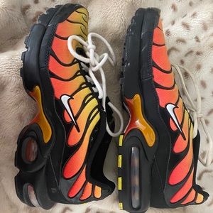 7 Y Nike shoes used 2 times only look new